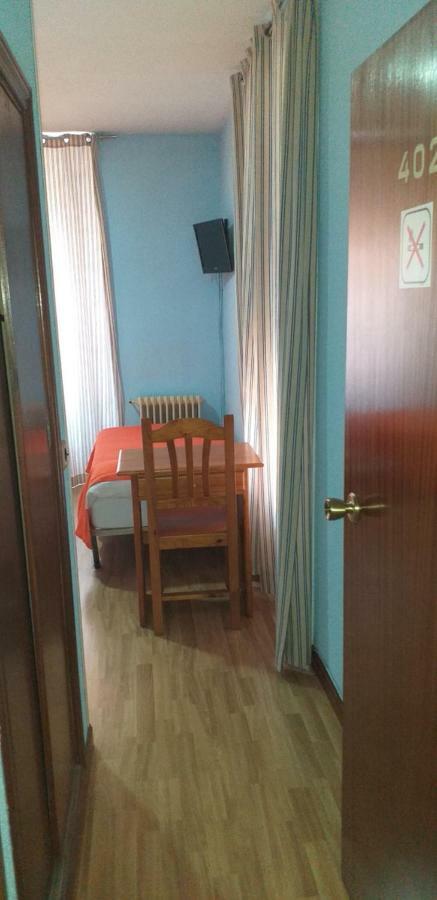 Hostal Rio Parana Madrid Ngoại thất bức ảnh